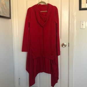 Red poncho après yoga